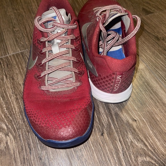 *buy 2 pairs shoes, 2nd pair is 1/2 off* just add to your bundle.
Nike Metcon 4 - Picture 3 of 4